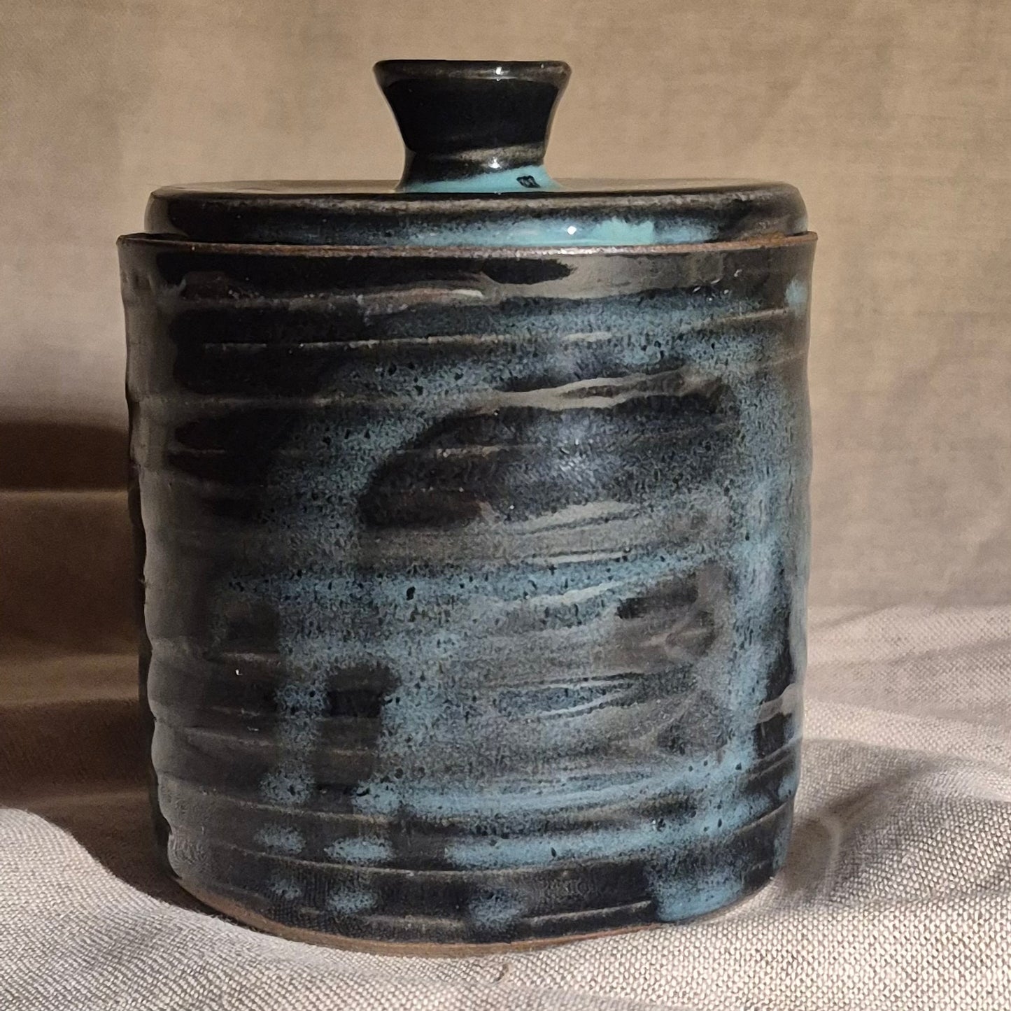 Small Cylindrical Jar in Black Jade